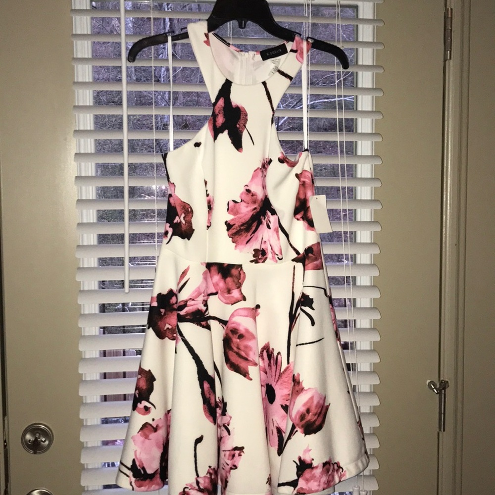 Bnwt Beautiful floral print dress.